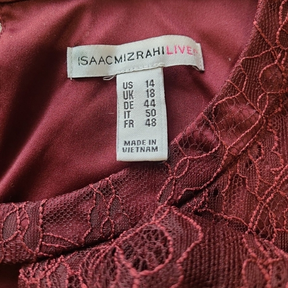 Issac Mizrahi Live Elegant Burgandy Lace Top with keyhole front and back.  SZ 14 - Picture 2 of 10